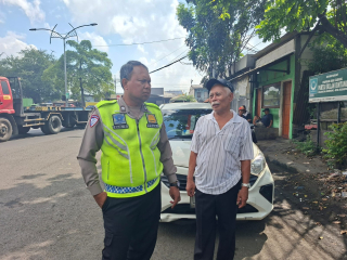 Satlantas Polres Pelabuhan Tanjung Perak Tingkatkan Kesadaran Tertib Berlalu Lintas Melalui Sosialisasi Dialogis