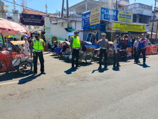 Polsek Semampir Intensifkan Patroli Kamtibmas di Kawasan Wisata Religi Sunan Ampel