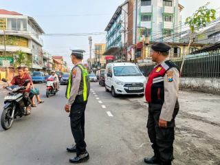Polsek Pabean Cantikan Patroli dan Atur Lalu Lintas di Jalan KH Mansyur, Antisipasi Gangguan Kamtibmas
