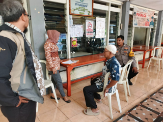 Bhabinkamtibmas Pegirian Bersama Lurah Perkuat Sinergi Kamtibmas Melalui Sambang Warga