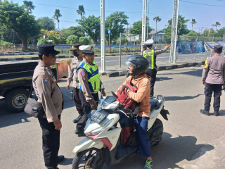 Operasi Gabungan di Pos Suramadu, Polres Pelabuhan Tanjung Perak Tindak Pelanggaran dan Antisipasi Kejahatan 3C