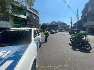 Polsek Pabean Cantikan Laksanakan Pemantauan Arus Lalu Lintas di TL Jalan Kembang Jepun
