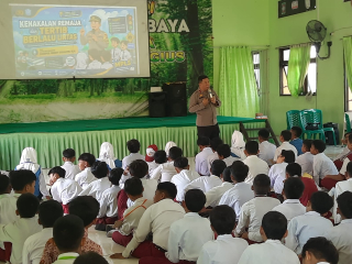 Kapolsek Semampir Jadi Pemateri MPLS di SMPN 27 Surabaya, Bekali Siswa Pencegahan Kenakalan Remaja dan Tertib Berlalu Lintas