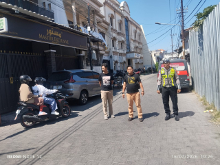 Polsek Semampir Pimpin Patroli Harkamtibmas di Jalan Petukangan, Antisipasi Gangguan Keamanan Kawasan Wisata Religi