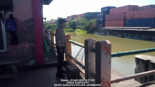 Polsek Asemrowo Pantau Debit Air di Pintu Air Balong II, Pastikan Kondisi Tetap Normal