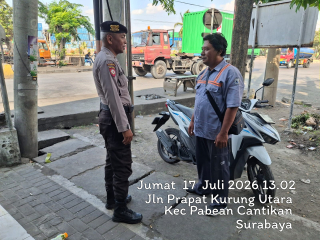 Sat Samapta Polres Pelabuhan Tanjung Perak Gelar Patroli Dialogis di Prapat Kurung Utara, Ciptakan Situasi Kamtibmas Kondusif