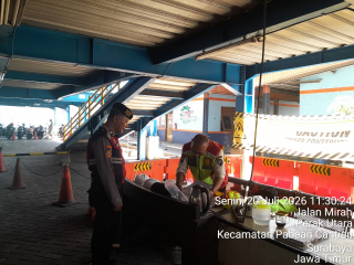 Sat Samapta Polres Pelabuhan Tanjung Perak Gelar Patroli Dialogis di Pelabuhan Mirah