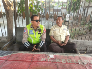 Satlantas Polres Pelabuhan Tanjung Perak Gencarkan Sosialisasi Tatap Muka Tertib Berlalu Lintas