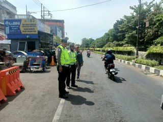 Polsek Semampir Perketat Patroli Harkamtibmas di Pintu Masuk Wisata Religi Sunan Ampel