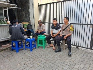 Bhabinkamtibmas Ampel Perkuat Kemitraan dengan Warga Melalui Cangkrukan dan Dialogis Kamtibmas