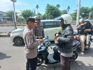 Polres Pelabuhan Tanjung Perak Gelar Operasi Pemeriksaan Kendaraan di Pos Suramadu, Antisipasi Kejahatan 3C