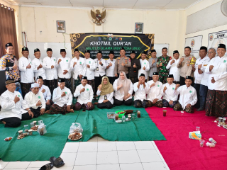 Kapolsek Krembangan Hadiri Khotmil Qur'an MUI Kecamatan Krembangan, Perkuat Sinergi Wujudkan Kamtibmas Kondusif