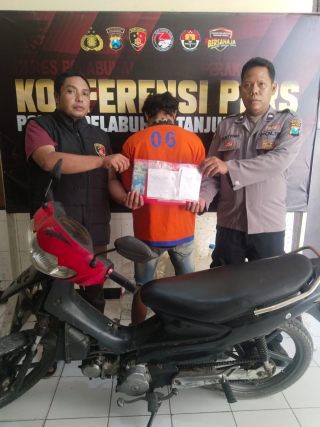 Polsek Kenjeran Amankan Pelaku Pembobolan Gudang Plastik Tambak Wedi Surabaya.