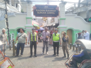 Polsek Semampir Intensifkan Patroli Harkamtibmas di Pintu Masuk Wisata Religi Sunan Ampel