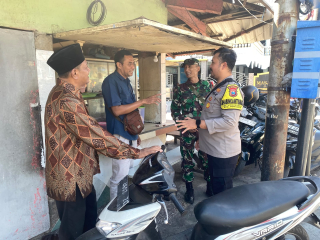 Bhabinkamtibmas Wonokusumo Perkuat Sinergi dengan Ketua RW Melalui Cangkrukan Kamtibmas