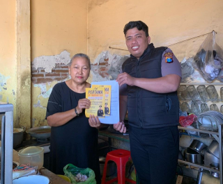 SPKT Door to Door Polres Pelabuhan Tanjung Perak Sosialisasikan Layanan Kepolisian di Tanah Kalikedinding