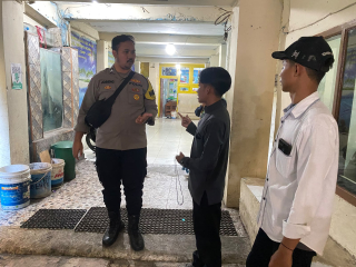 Bhabinkamtibmas Wonokusumo Sambang Warga, Sampaikan Pesan Kamtibmas dan Antisipasi Curanmor