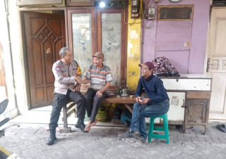 Bhabinkamtibmas Ujung Sambang Warga Sawah Pulo, Sampaikan Pesan Kamtibmas dan Antisipasi Curanmor