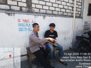 Bhabinkamtibmas Asemrowo Sambangi Petugas Parkir, Ingatkan Waspada Curanmor