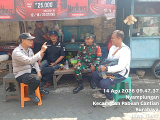 Bhabinkamtibmas Nyamplungan Sambangi Warga, Ajak Aktif Poskamling dan Manfaatkan Layanan 110
