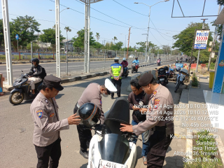 Polsek Kenjeran Bersama Polres Pelabuhan Tanjung Perak Gelar Pemeriksaan Kendaraan di Pos Suramadu, Antisipasi 3C