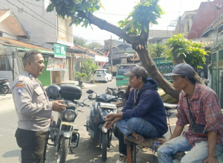 Bhabinkamtibmas Sidotopo Sambangi Pos Pantau Pragoto, Imbau Warga Waspada Curanmor