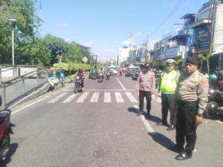 Polsek Semampir Patroli Harkamtibmas di Pintu Masuk Sunan Ampel, Antisipasi 3C dan Kejahatan Jalanan