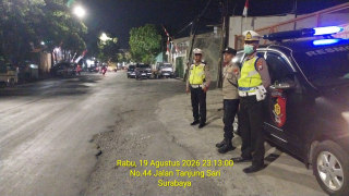Polsek Kenjeran Patroli Permukiman Warga di Jalan Tanjung Sadari, Antisipasi Kenakalan Remaja
