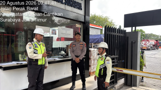 Sat Samapta Polres Pelabuhan Tanjung Perak Patroli Dialogis di Pertamina Perak Barat