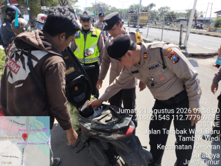 Polres Pelabuhan Tanjung Perak dan Polsek Kenjeran Periksa Ranmor di Pos Suramadu, Tekan 3C dan Pelanggaran Lalu Lintas