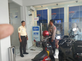 Polsek Krembangan Patroli di Bank BRI Jalan Raya Demak, Antisipasi Kerawanan 3C