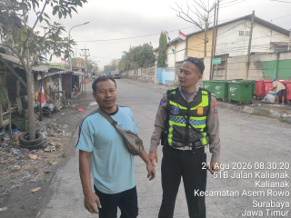 Satlantas Polres Pelabuhan Tanjung Perak Sosialisasikan Tertib Berlalu Lintas kepada Masyarakat