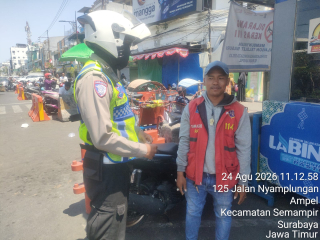 Satlantas Polres Pelabuhan Tanjung Perak Sosialisasikan Tertib Berlalu Lintas kepada Masyarakat