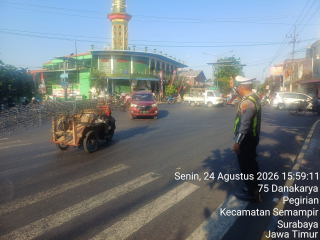 Polsek Semampir Laksanakan Pos Akhir di Perempatan Karang Tembok, Antisipasi Kepadatan Arus Pulang Kerja