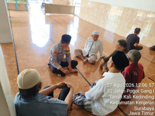 Bhabinkamtibmas Polsek Kenjeran Silaturahmi dengan Tokoh Agama di Masjid At Taqwa, Ajak Jaga Kerukunan