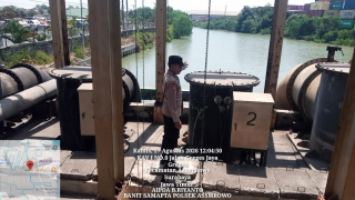 Polsek Asemrowo Pantau Pintu Air Balong II, Debit Air Terpantau Normal