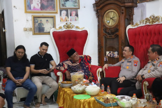 Memperkuat Sinergitas Kamtibmas, Kapolres Pelabuhan Tanjung Perak Silaturahmi ke Tokoh Masyarakat.