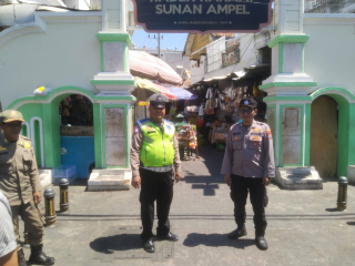 Polsek Semampir Patroli Harkamtibmas di Pintu Masuk Wisata Religi Sunan Ampel, Antisipasi 3C