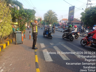 Polsek Semampir Gelar Pos Awal di TL Karang Tembok, Antisipasi Kepadatan Arus Lalu Lintas