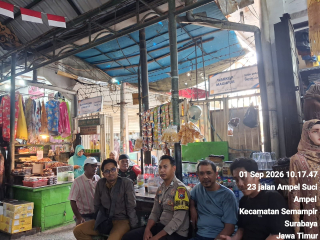 Bhabinkamtibmas Kelurahan Ampel Cangkrukan Kamtibmas Bersama Warga, Jaga Keamanan Lingkungan