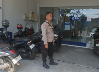 Polsek Krembangan Patroli di Bank BRI Jalan Raya Demak, Antisipasi 3C