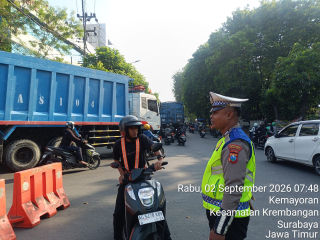 Satlantas Polres Pelabuhan Tanjung Perak Gencarkan Sosialisasi Tertib Berlalu Lintas kepada Masyarakat