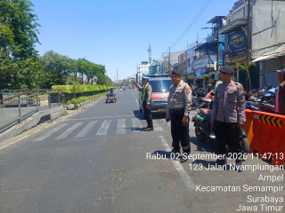 Polsek Semampir Patroli Harkamtibmas Jogo Perak di Depan Wisata Religi Sunan Ampel
