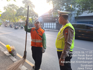 Satlantas Polres Pelabuhan Tanjung Perak Gencarkan Sosialisasi Tertib Berlalu Lintas kepada Masyarakat