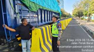 Satlantas Polres Pelabuhan Tanjung Perak Rutin Edukasi Masyarakat tentang Tertib Berlalu Lintas