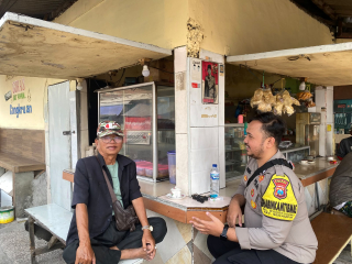 Bhabinkamtibmas Wonokusumo Sambang Warga di Jalan Bulaksari, Sampaikan Pesan Antisipasi Curanmor