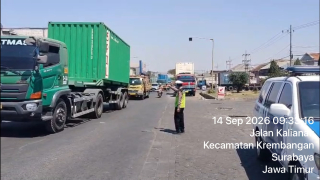 Polsek Krembangan Patroli di SPBU Jalan Kalianak, Antisipasi Kemacetan dan Kerawanan Laka Lantas