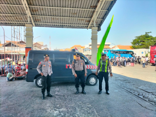 Polsek Semampir Patroli Kamtibmas di Terminal Religi Ampel, Antisipasi 3C
