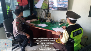 Polsek Asemrowo Patroli Objek Vital Gudang PLN Tambak Langon, Sampaikan Imbauan Kamtibmas Antisipasi 3C