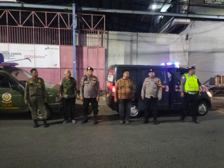Polsek Semampir Patroli Harkamtibmas di Jalan Tenggumung Wetan, Antisipasi Tawuran dan 3C